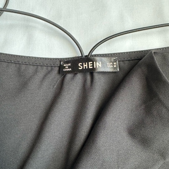 SHEIN Black Scalloped Trim Cami Top - Picture 2 of 3